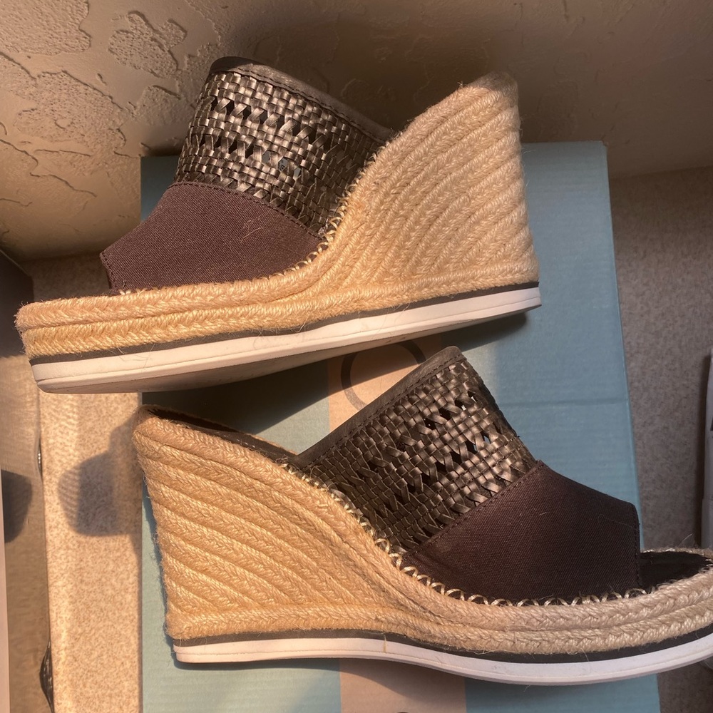 BRAND NEW TOMS